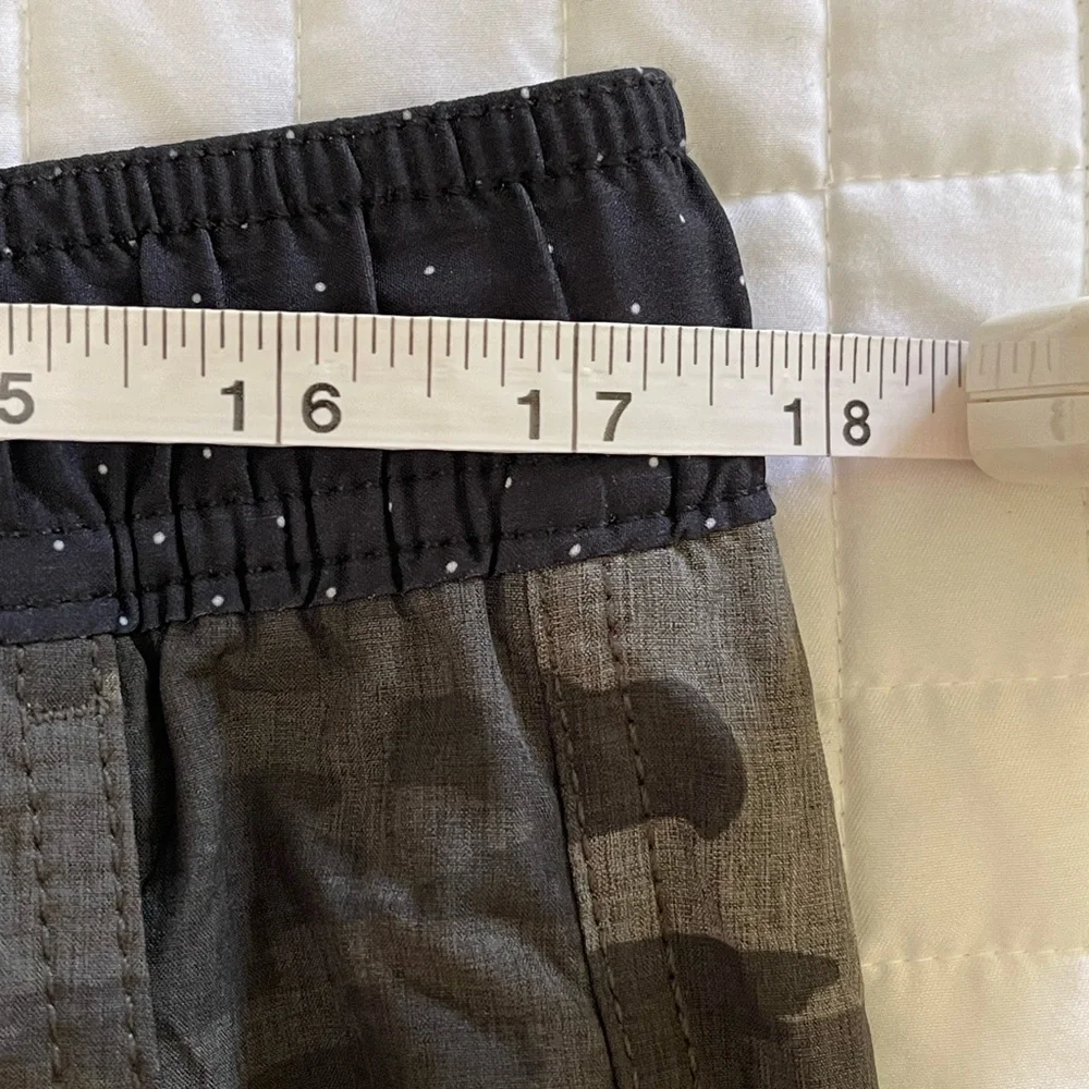 Vuori Men's Camo Shorts Lined  L/XL *measurements provided*
